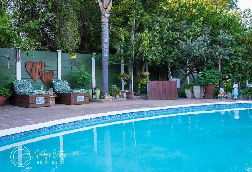 ペンション Gabbys Cottage Guesthouse