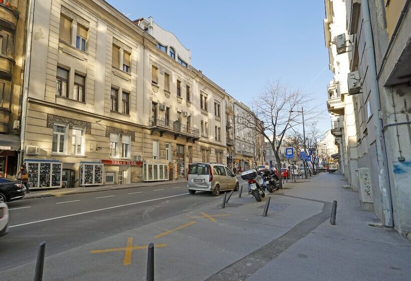 پانسیون Hop Inn Rooms & Suites