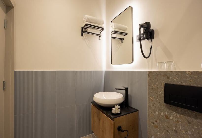 پانسیون Hop Inn Rooms & Suites