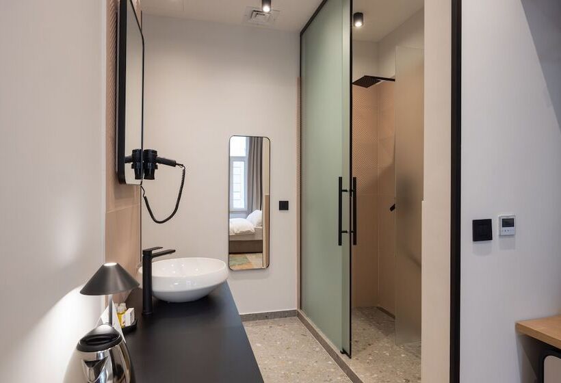 פנסיון Hop Inn Rooms & Suites