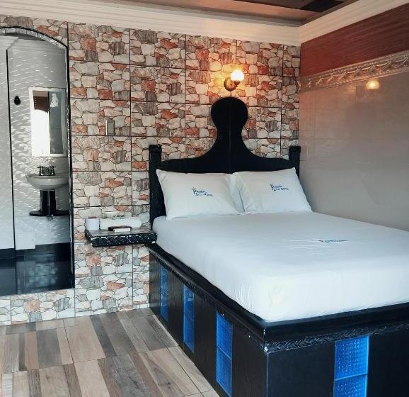 פנסיון Hostal Azul Príncipe