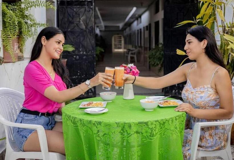 پانسیون Hostal Los Helechos Tarapoto