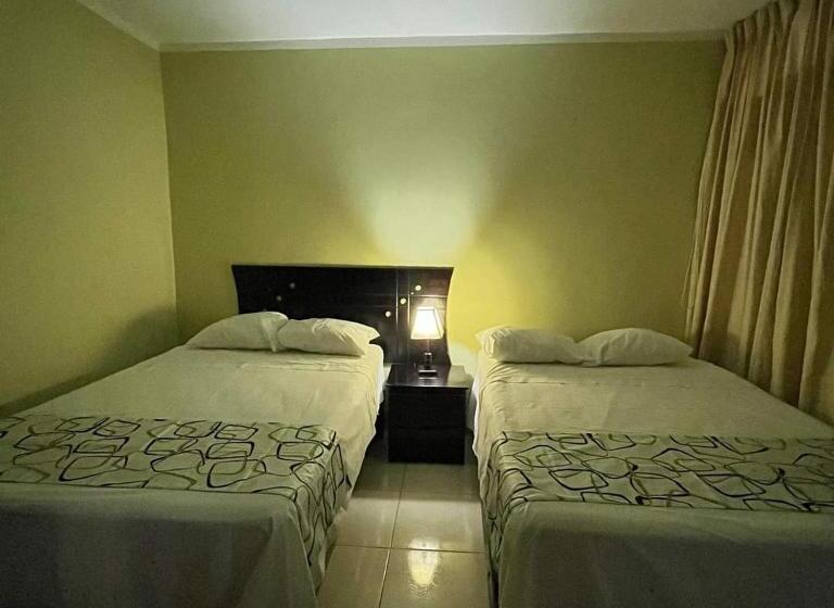 پانسیون Hostal Los Helechos Tarapoto