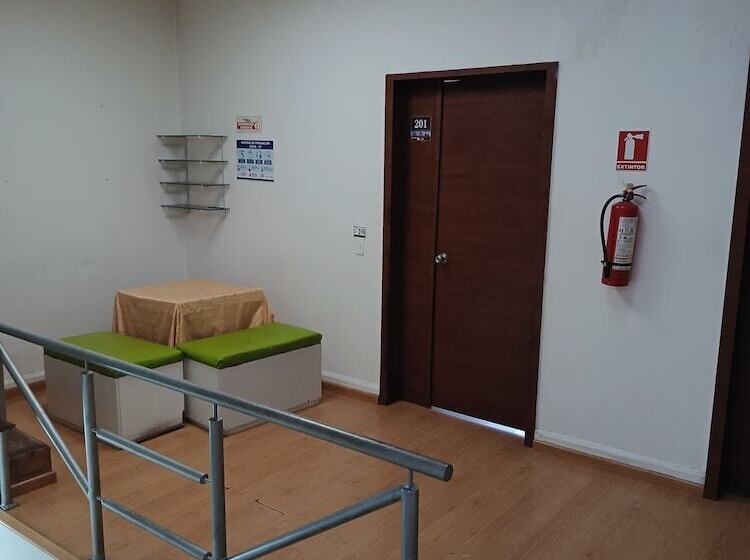 بنسيون Hostal Urban Inn La Mariscal