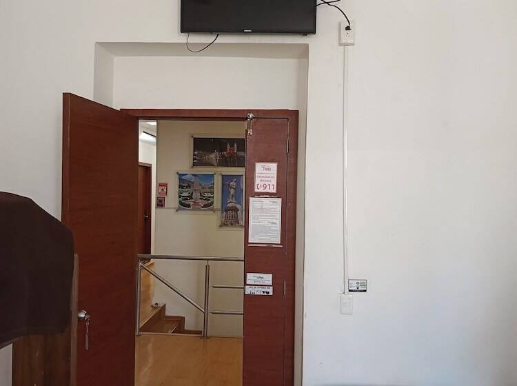 بنسيون Hostal Urban Inn La Mariscal