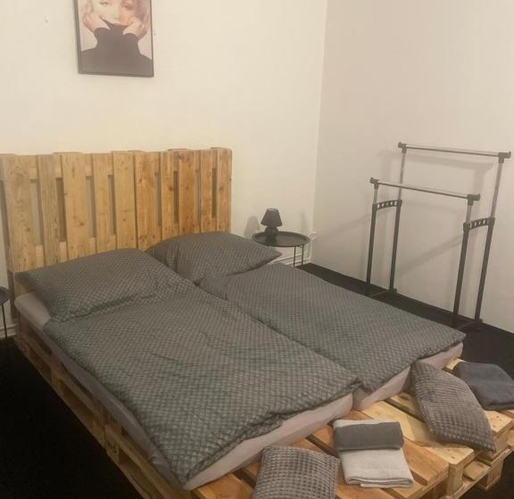 پانسیون Macelis