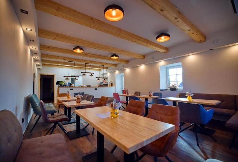 פנסיון Penzion Pod Hazmburkem