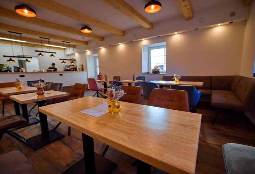 פנסיון Penzion Pod Hazmburkem