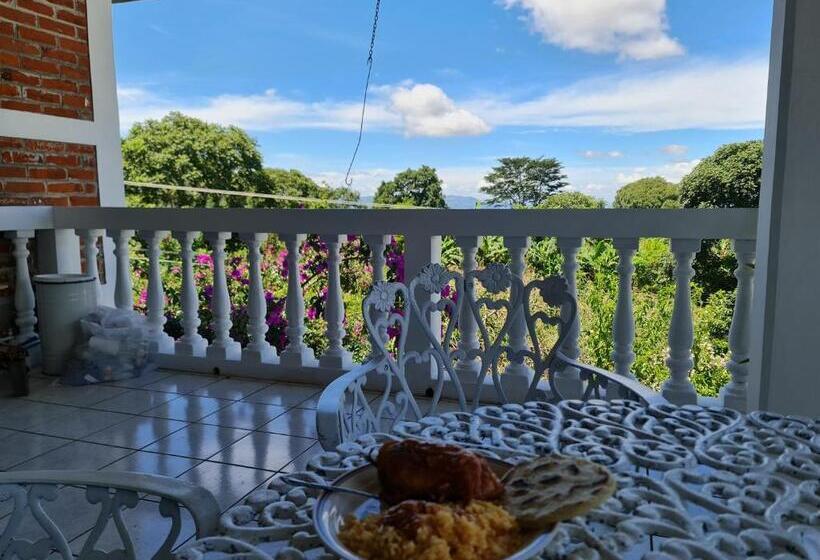 بنسيون Quinta San Juan, Lago De Coatepeque