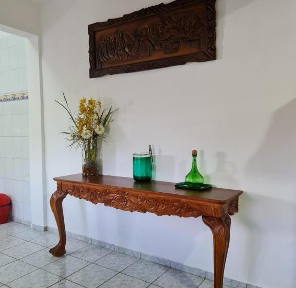 بنسيون Quinta San Juan, Lago De Coatepeque