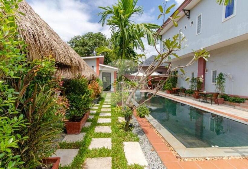 펜션 Red Palace Villa