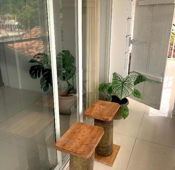 膳宿费 Salty Fish Mirissa