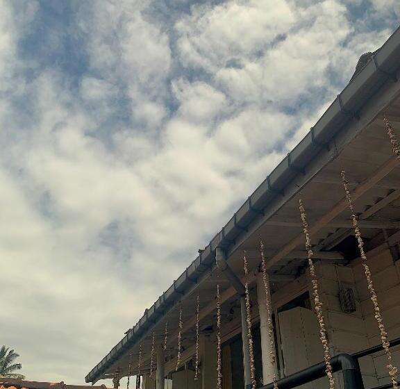 膳宿费 Salty Fish Mirissa