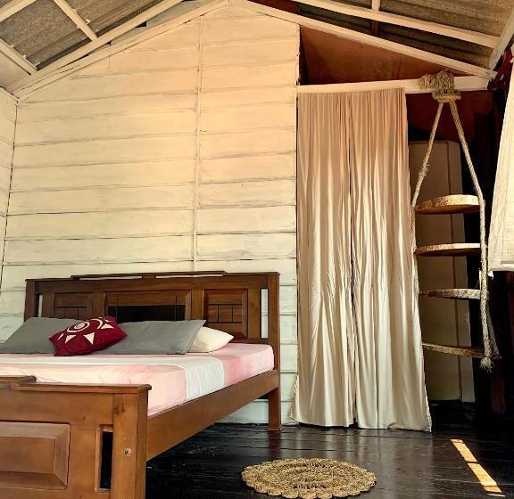 膳宿费 Salty Fish Mirissa