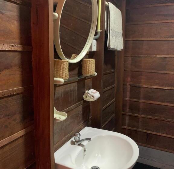 膳宿费 Salty Fish Mirissa