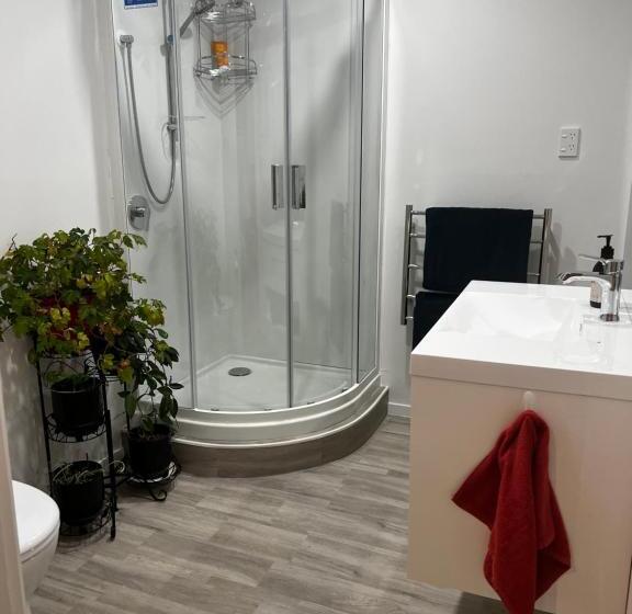 פנסיון Short Stay  Entire Guesthouse!