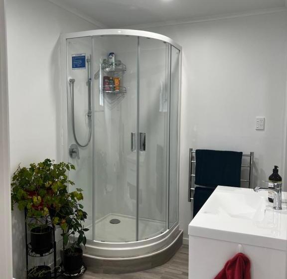 פנסיון Short Stay  Entire Guesthouse!