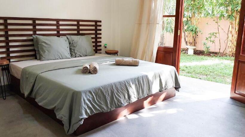 פנסיון The Native Weligama