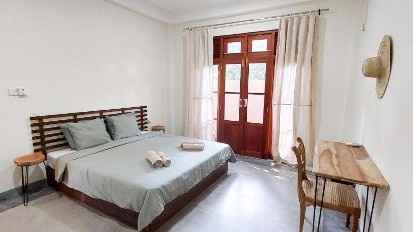 פנסיון The Native Weligama