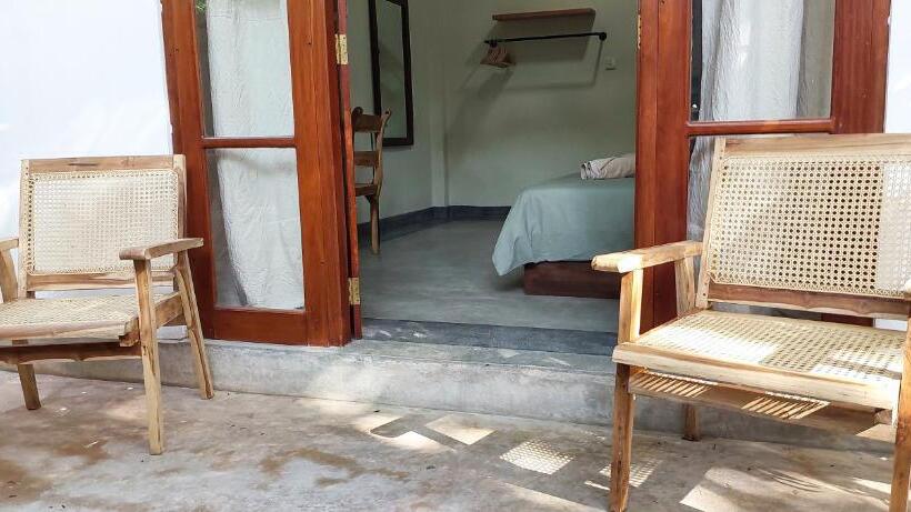 פנסיון The Native Weligama