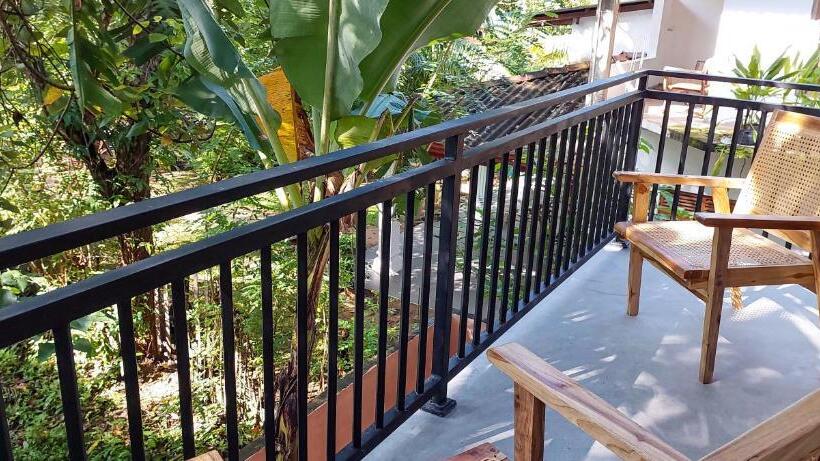 פנסיון The Native Weligama