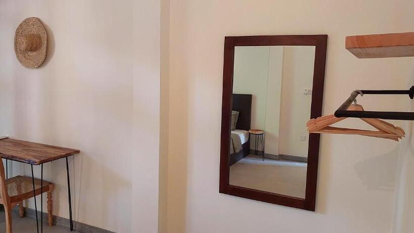 פנסיון The Native Weligama