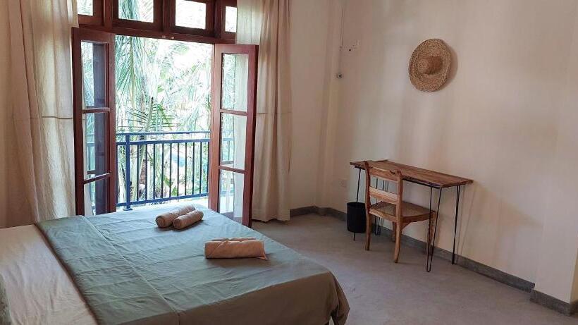 פנסיון The Native Weligama