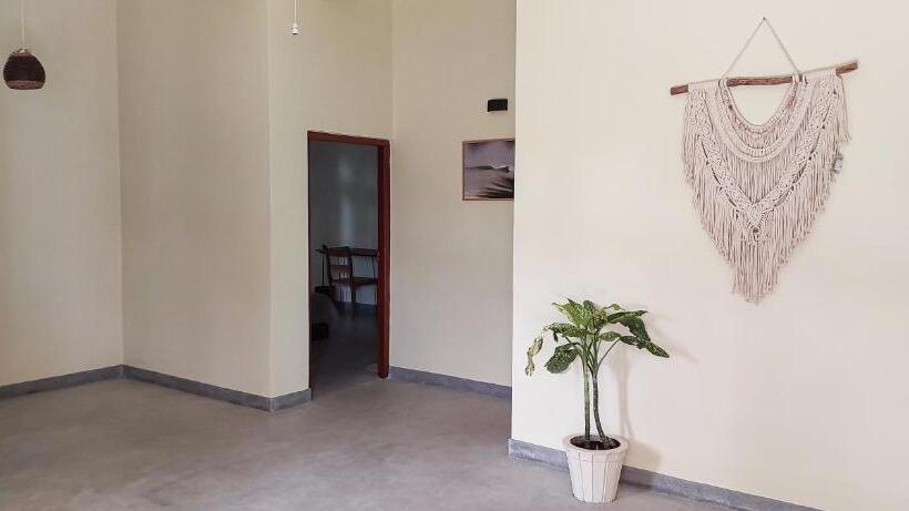 פנסיון The Native Weligama