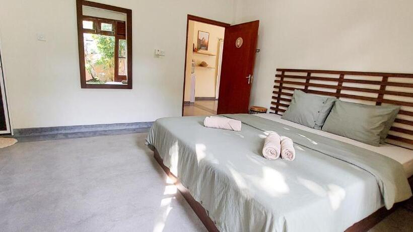 פנסיון The Native Weligama