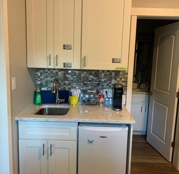 膳宿费 The Sand Box