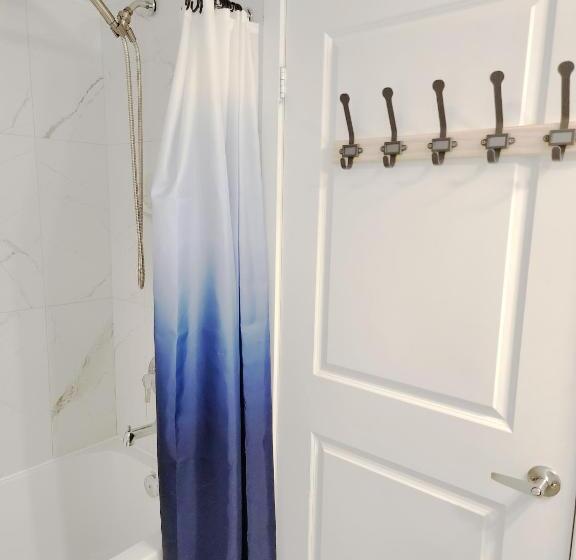 بنسيون Toronto Downtown Midtown North York Newly Built Modern Bright Room