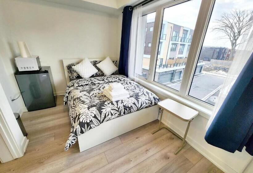 بنسيون Toronto Downtown Midtown North York Newly Built Modern Bright Room