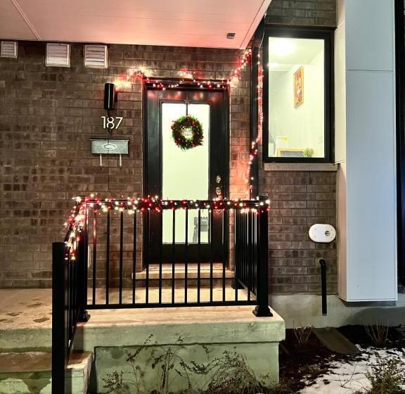 بنسيون Toronto Downtown Midtown North York Newly Built Modern Bright Room