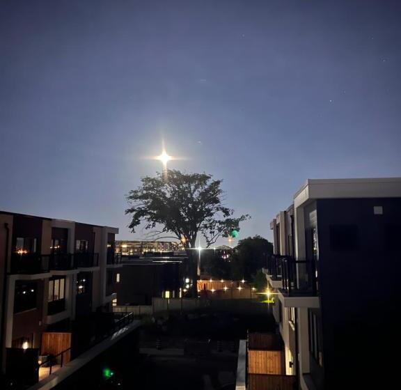 بنسيون Toronto Downtown Midtown North York Newly Built Modern Bright Room