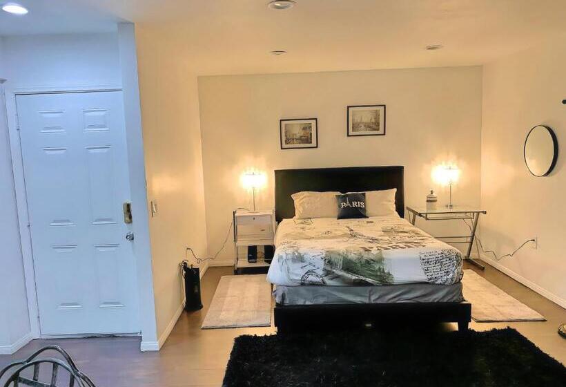 פנסיון Villa De Paris