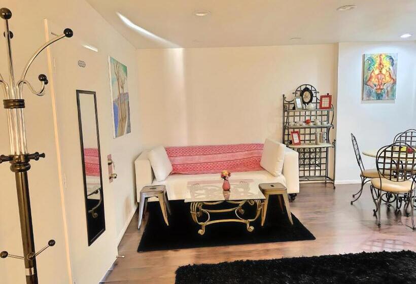 פנסיון Villa De Paris