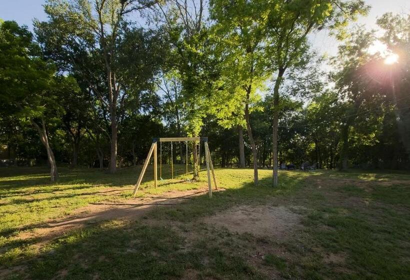 膳宿费 Waterfront Haven   Sleeps 19   Home Cinema   Dock   Weatherford Tx