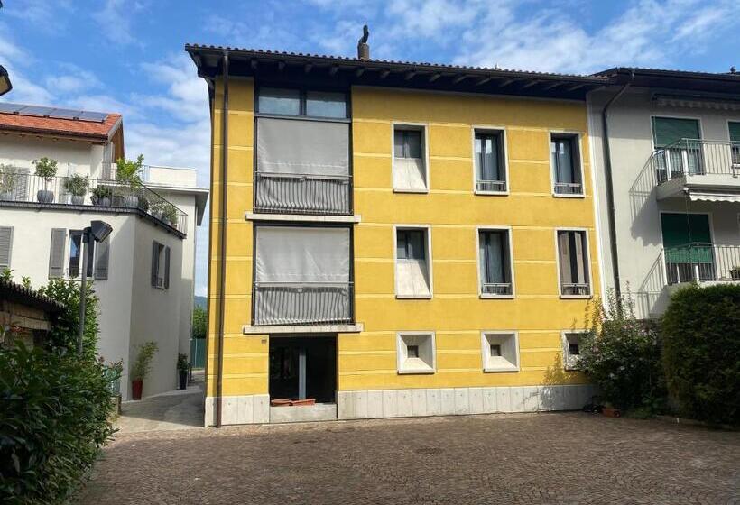 بنسيون Yellow House Guest House