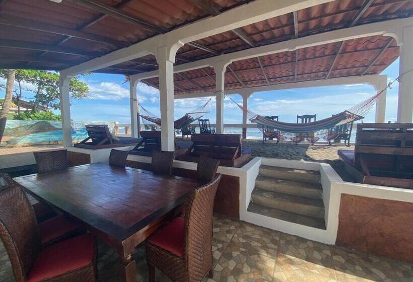 Solid Surf Camp Hostel Nicaragua