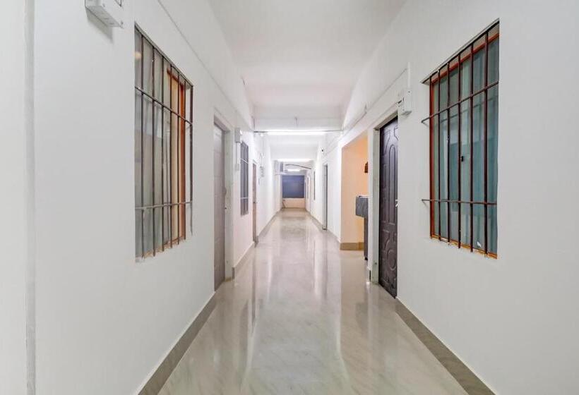 Spot On Hotel Paradise Inn