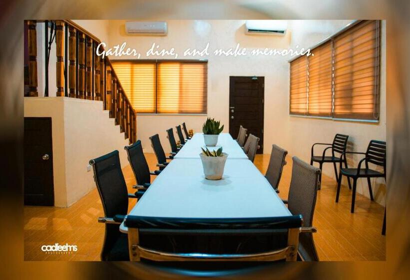 The Family Resthouse And Resort