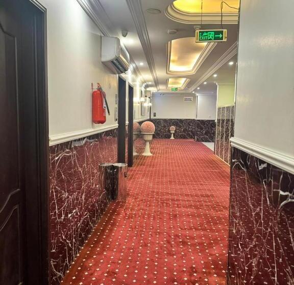 فندق أسس التاج