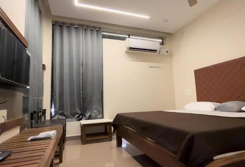 Общежитие Coastal Inn