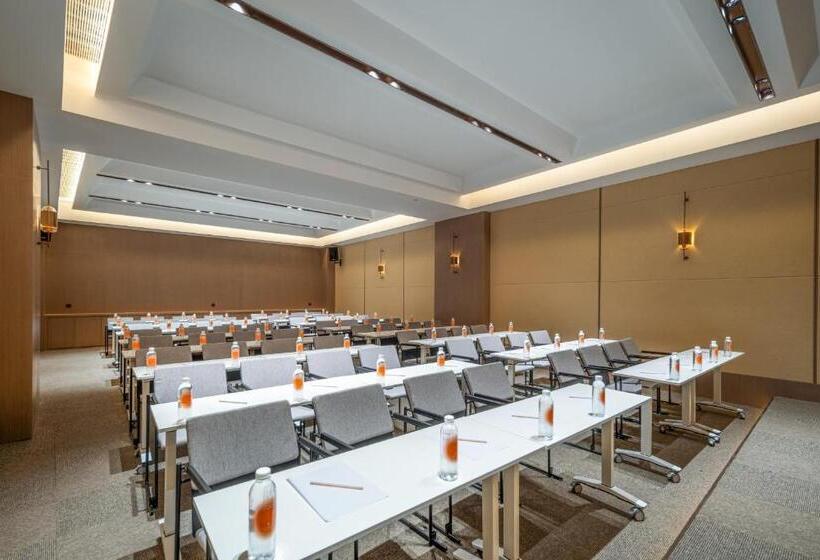 Atour Hotel Qingdao Tangdao Bay Jinggangshan Station