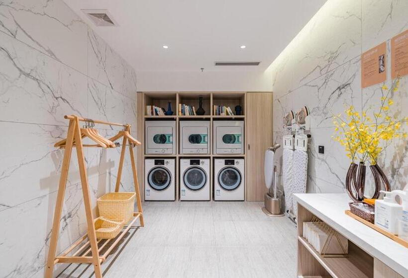 Atour Hotel Wuxi Coast City