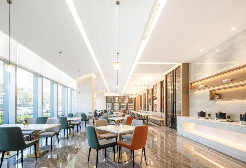 Atour Hotel Xiamen Meifeng Binhai Romantic Line