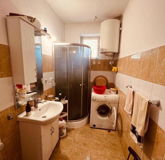 تختخواب و صبحانه Eagle House