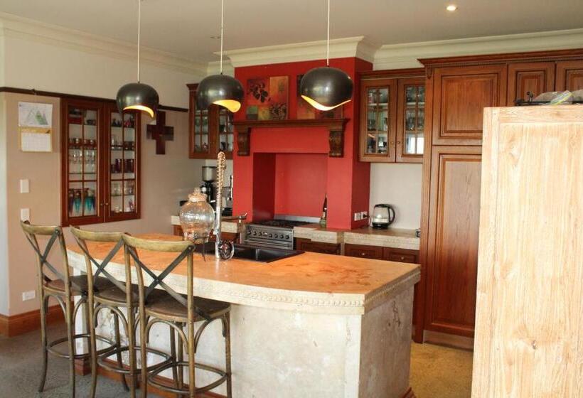 צימר Hadlow Sunrise Retreat