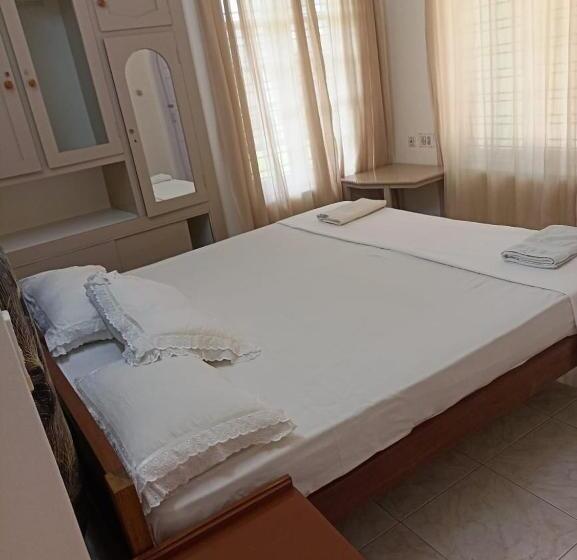 تختخواب و صبحانه Independent Apartment Kovalam