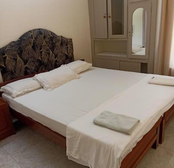 تختخواب و صبحانه Independent Apartment Kovalam